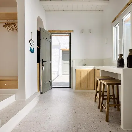 Wise Luxury Aparthotel 4*