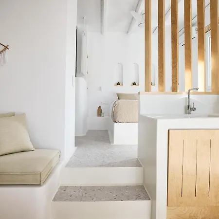 Wise Luxury Aparthotel 4*